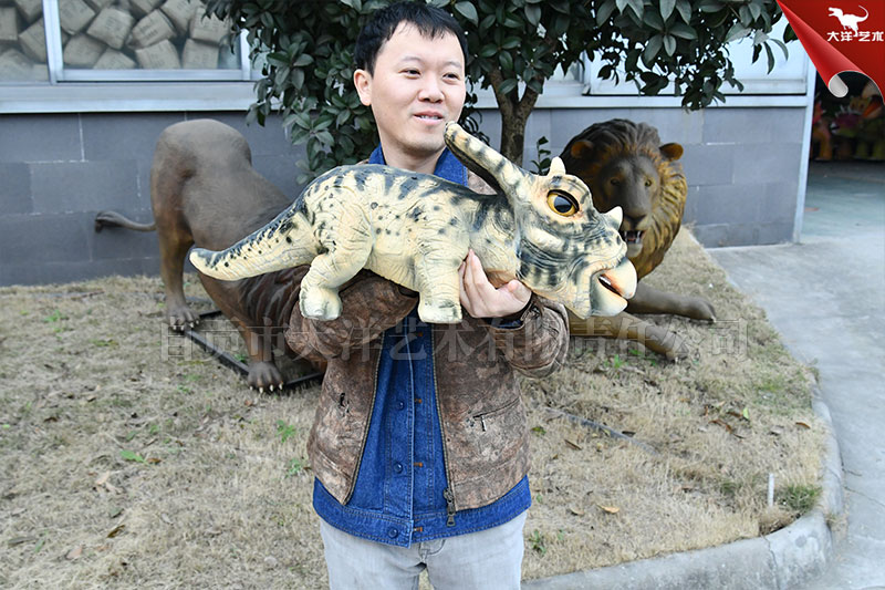 恐龙手偶，仿真幼恐龙手偶