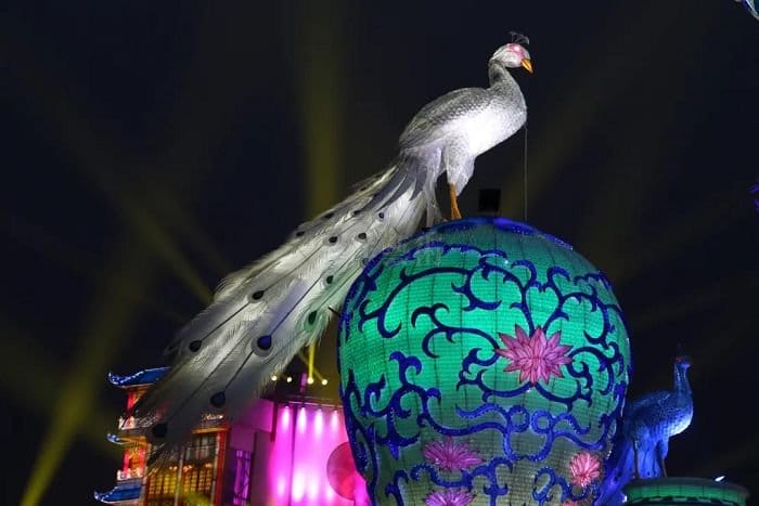 吹塑纸造作的彩灯