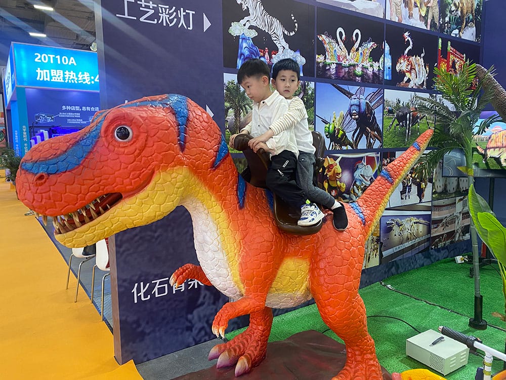 8882dd99663d70078069c1ce 大润发贵宾厅参与第14届GTI昭通游乐设备产业展 · 图片10